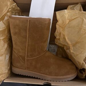 Brand new Womens Koolaburra by Ugg boot size 9
